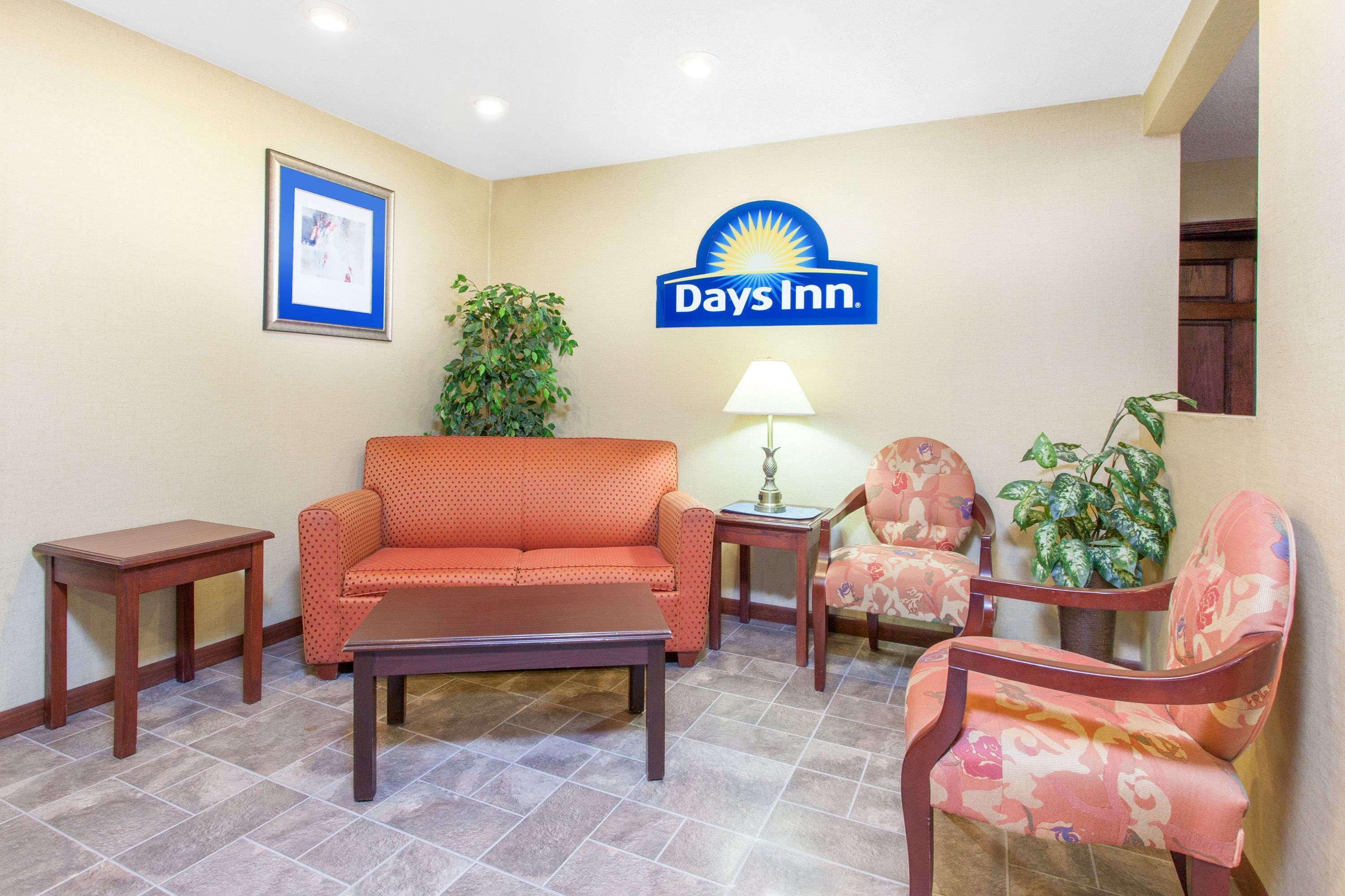 Days Inn By Wyndham Maumee/Toledo Exterior photo