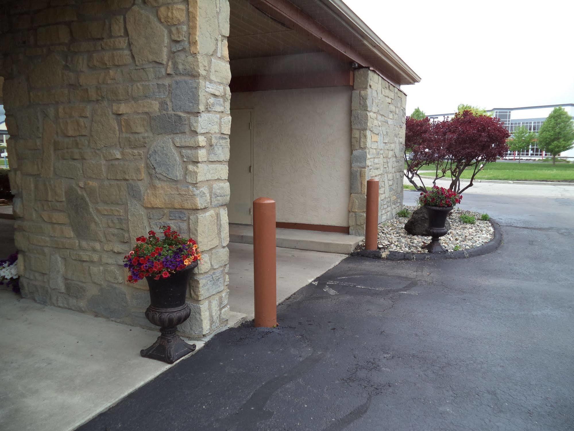 Days Inn By Wyndham Maumee/Toledo Exterior photo