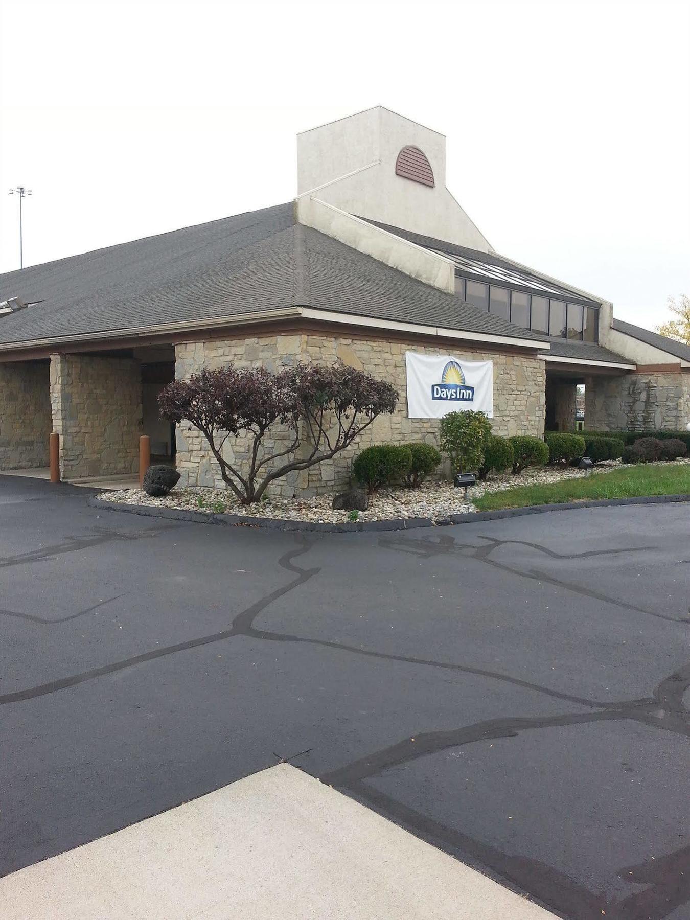 Days Inn By Wyndham Maumee/Toledo Exterior photo